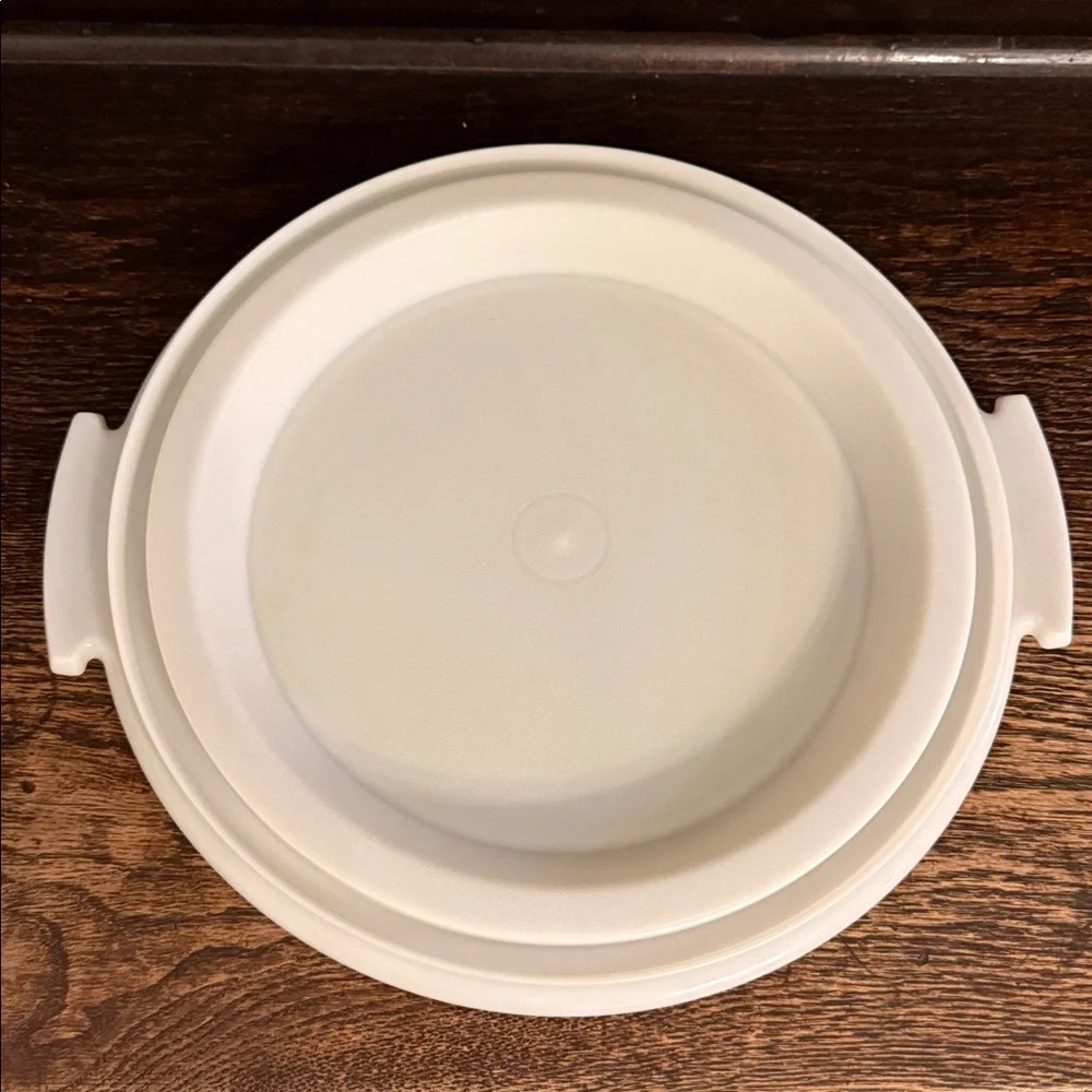 Tupperware Cream and White Cake Plate Storage